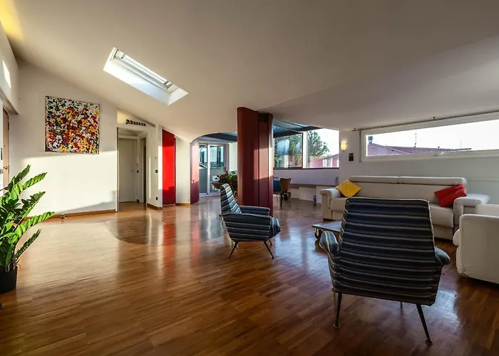 Spacious Penthouse With St Peter View