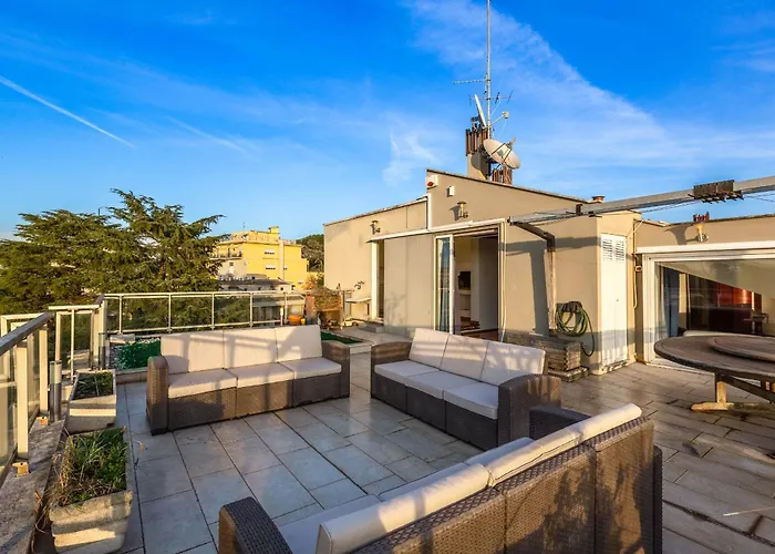 Spacious Penthouse With St Peter View Apartment *